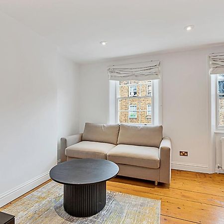 One-Bedroom Abode With A Balcony In Central Londen Buitenkant foto