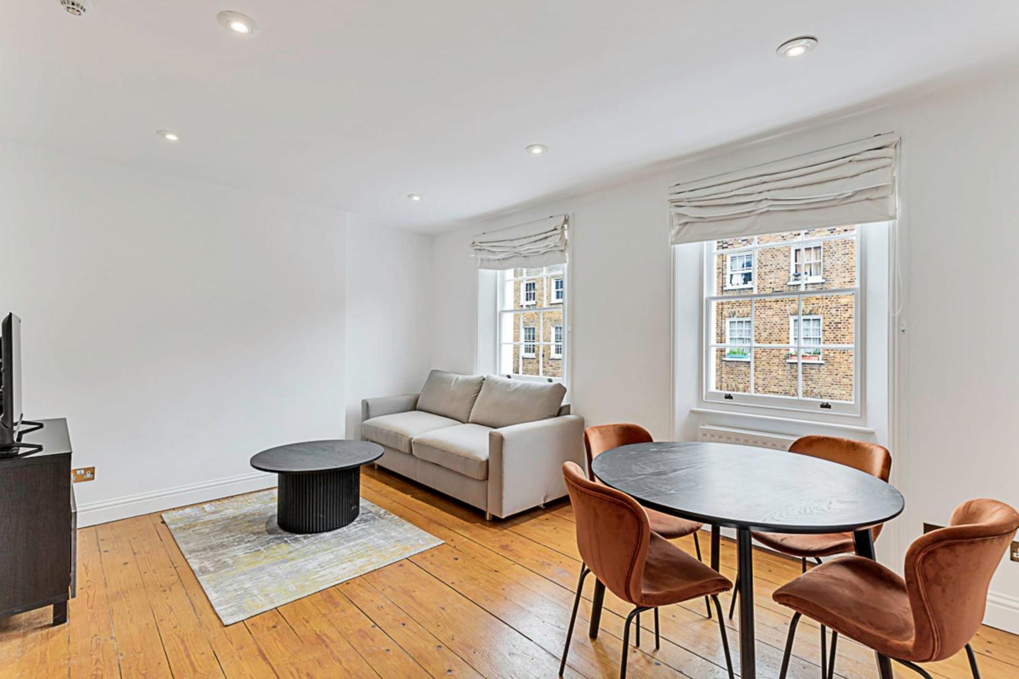 One-Bedroom Abode With A Balcony In Central Londen Buitenkant foto