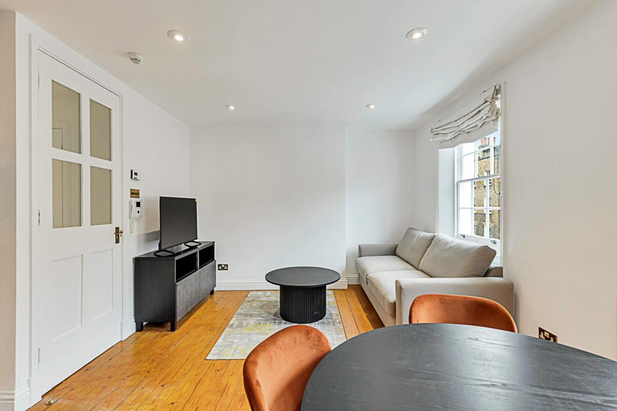 One-Bedroom Abode With A Balcony In Central Londen Buitenkant foto