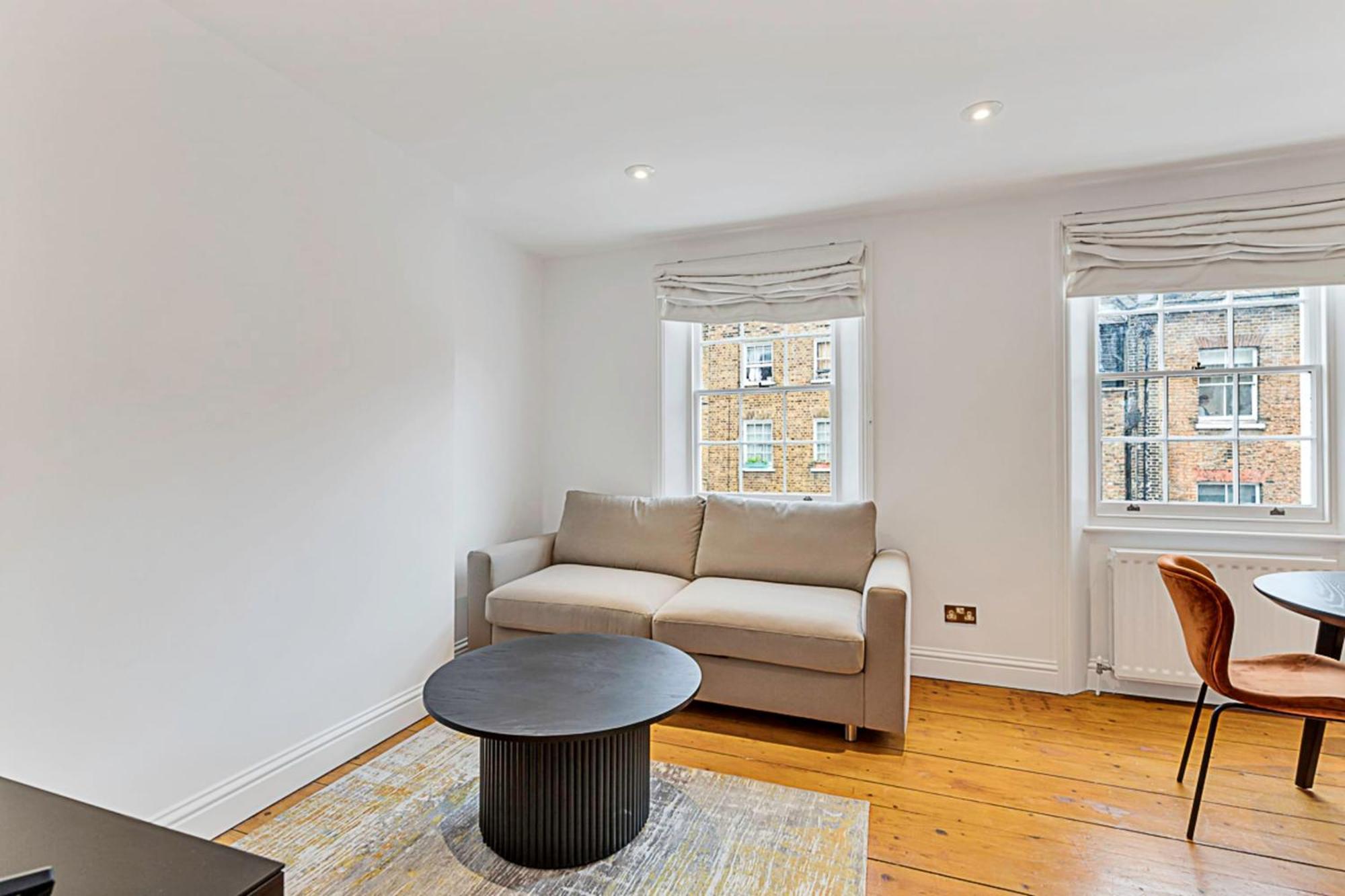 One-Bedroom Abode With A Balcony In Central Londen Buitenkant foto