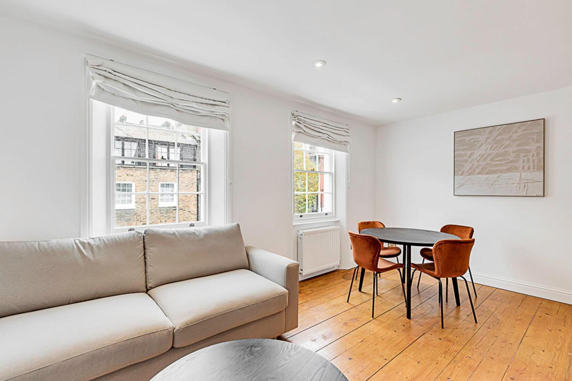 One-Bedroom Abode With A Balcony In Central Londen Buitenkant foto