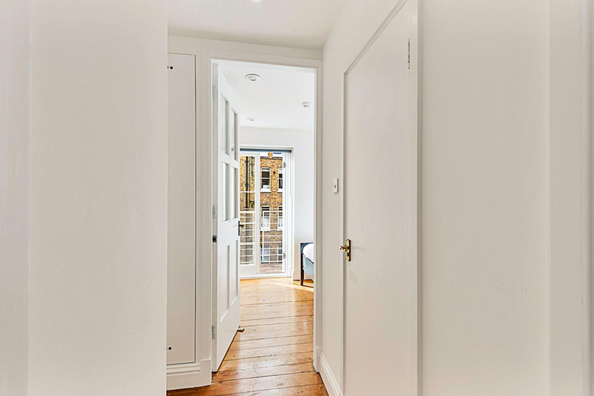 One-Bedroom Abode With A Balcony In Central Londen Buitenkant foto