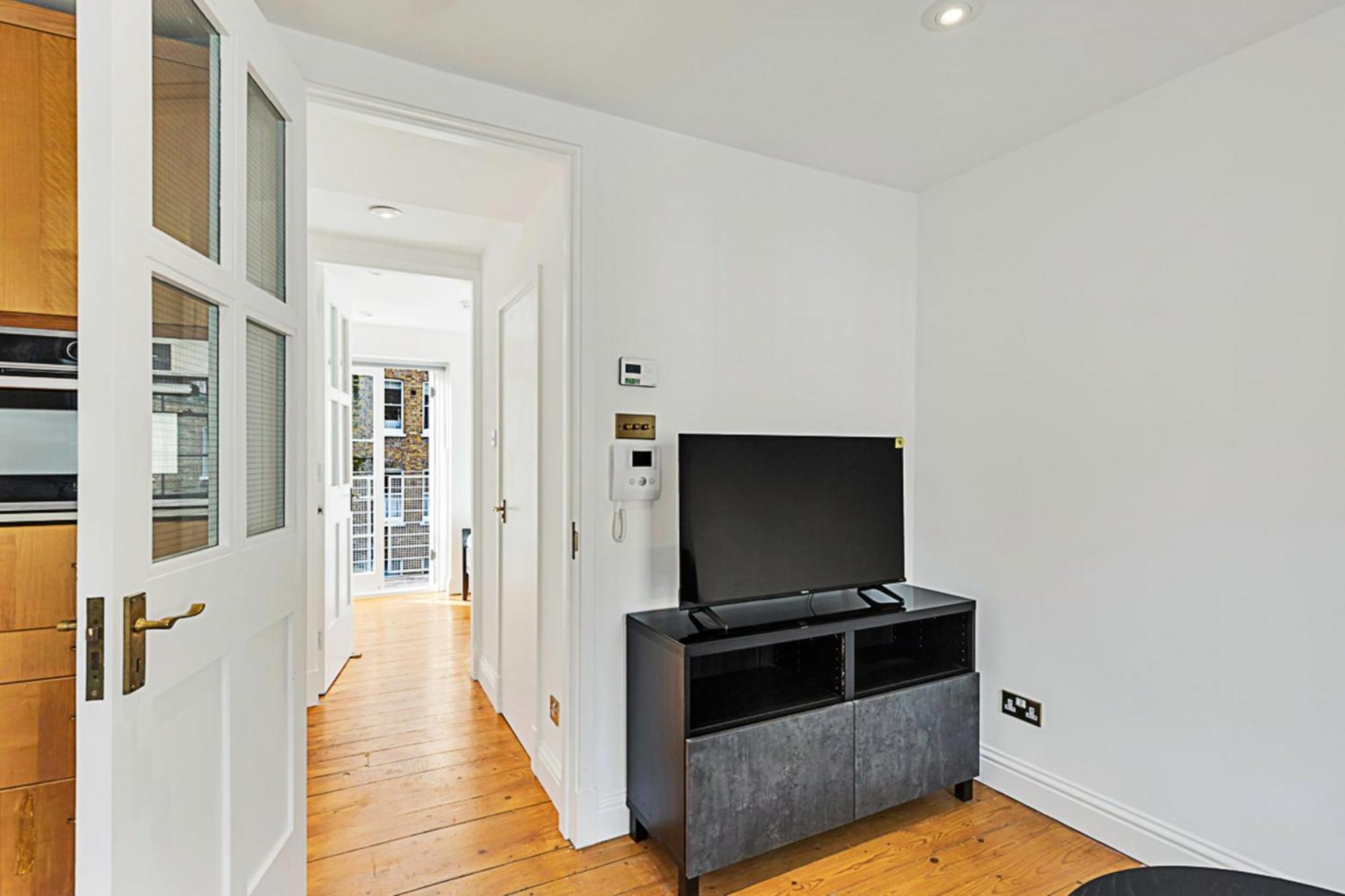 One-Bedroom Abode With A Balcony In Central Londen Buitenkant foto