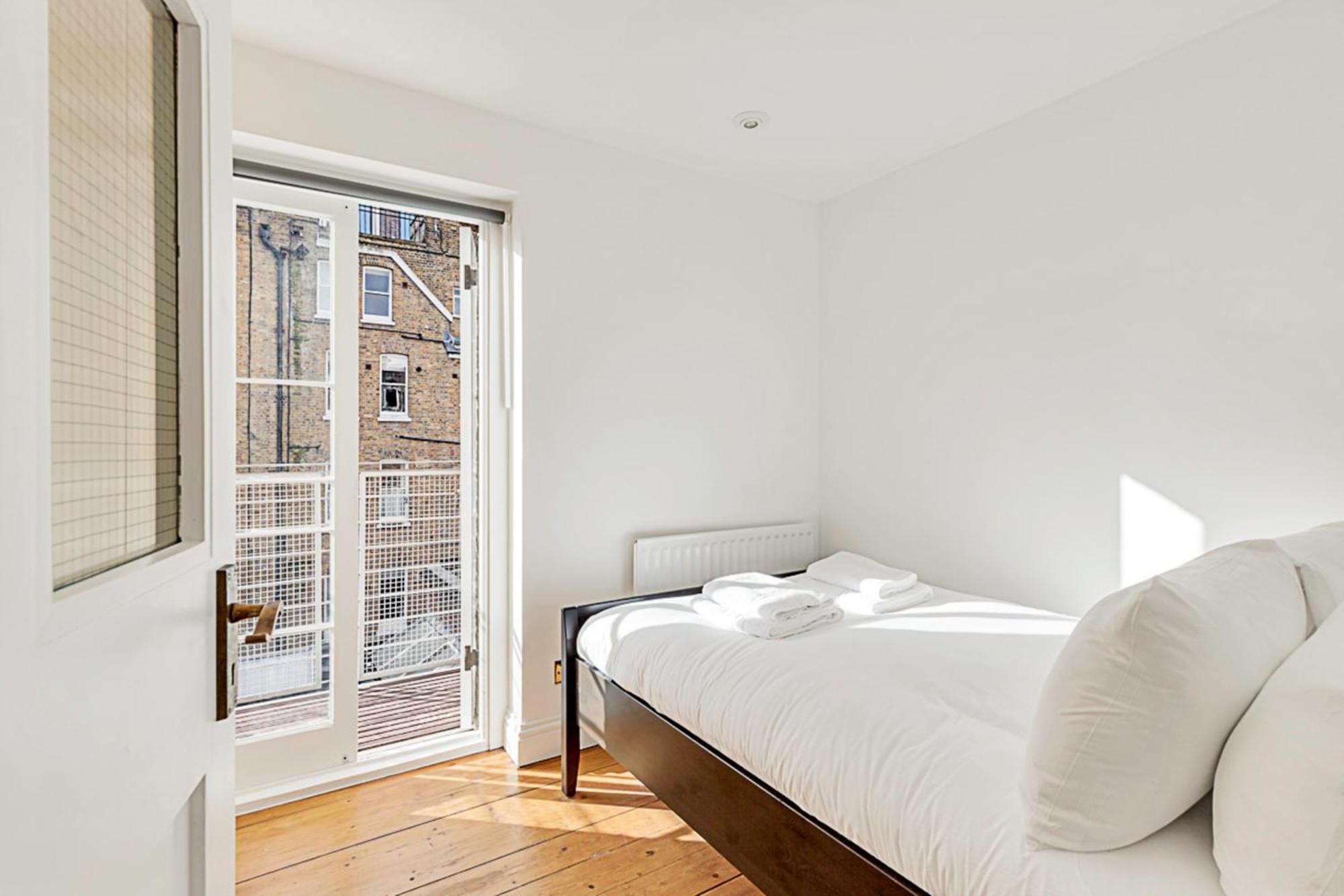 One-Bedroom Abode With A Balcony In Central Londen Buitenkant foto