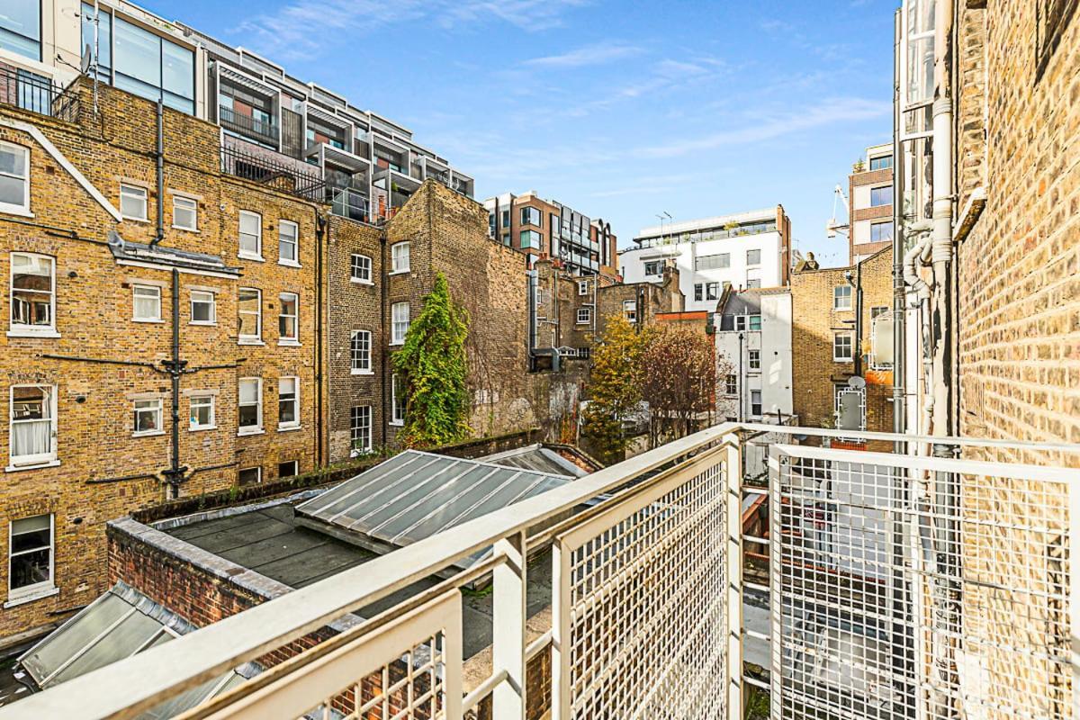 One-Bedroom Abode With A Balcony In Central Londen Buitenkant foto